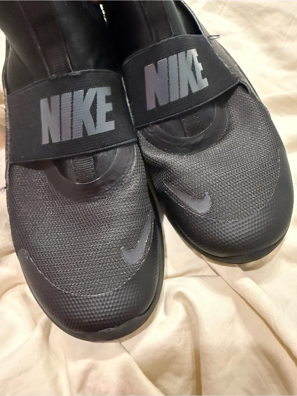 Nike Viale Slip-On Sneakers Black Boys Size 3Y
